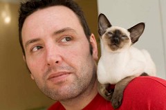 Gato en el hombro