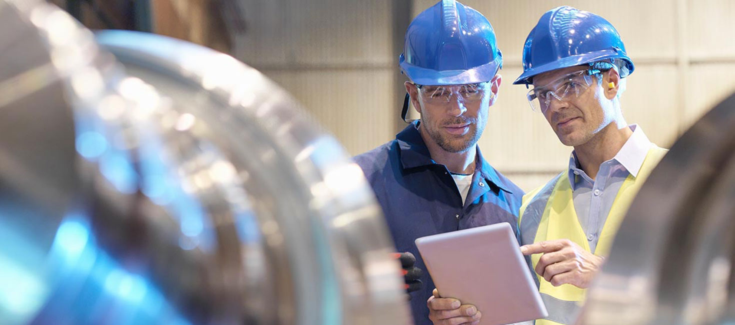 Ingenieros de centrales nucleares en el trabajo