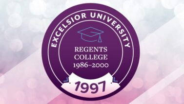 Graduado del Regents College en 1997