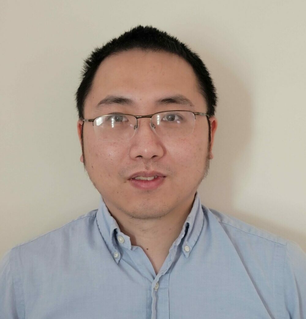 Yidong, empleado de la Universidad de Excelsior