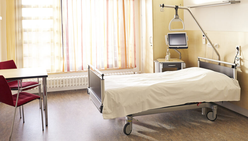 cama de hospital vacía
